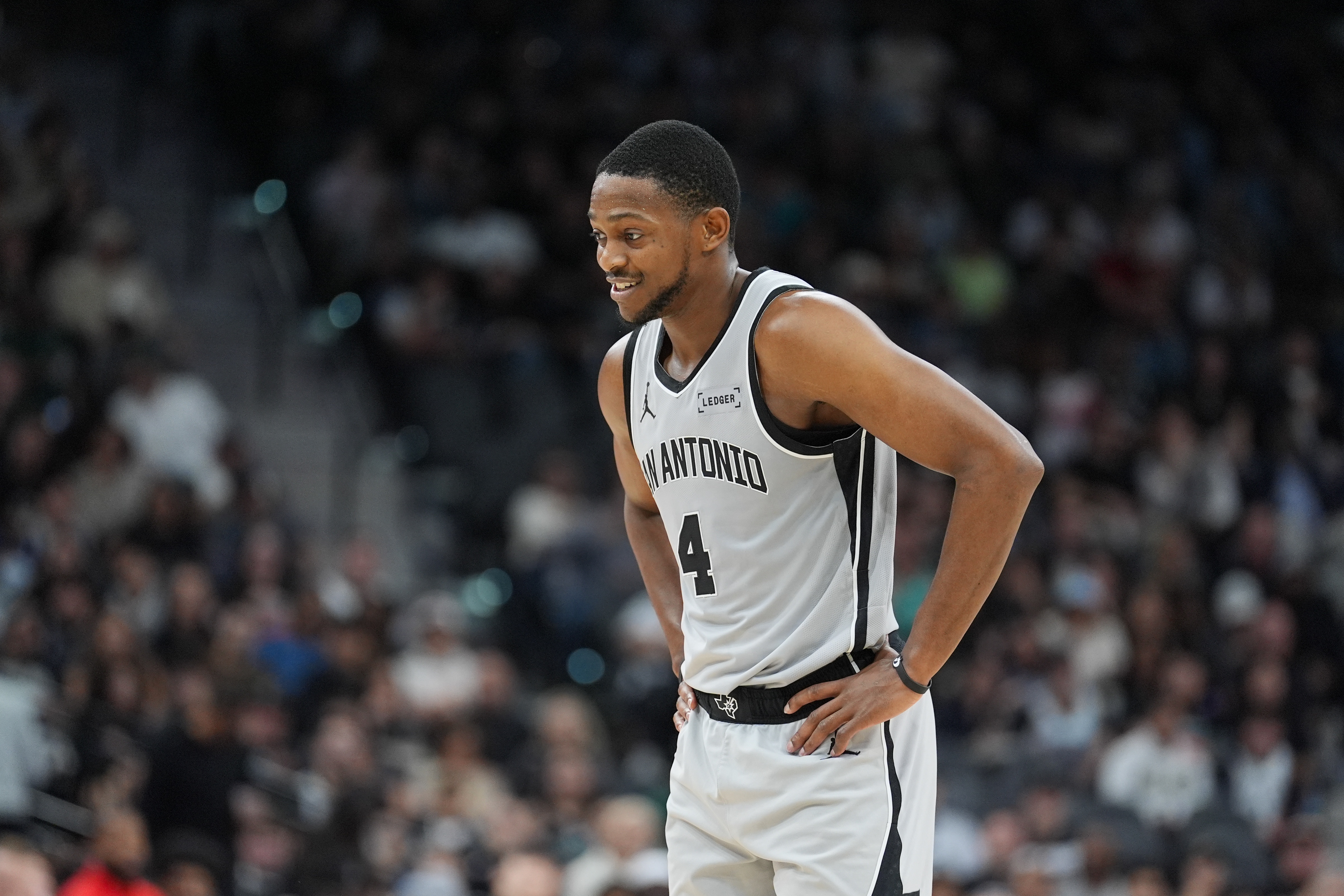 开云-今天不太行！福克斯9投5中&amp;罚球2中2得14分5板5助1断 正负值-12