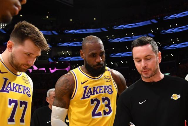 开云体育-10胜1负防守第一！揭秘湖人变脸冲冠：东皇有两护法