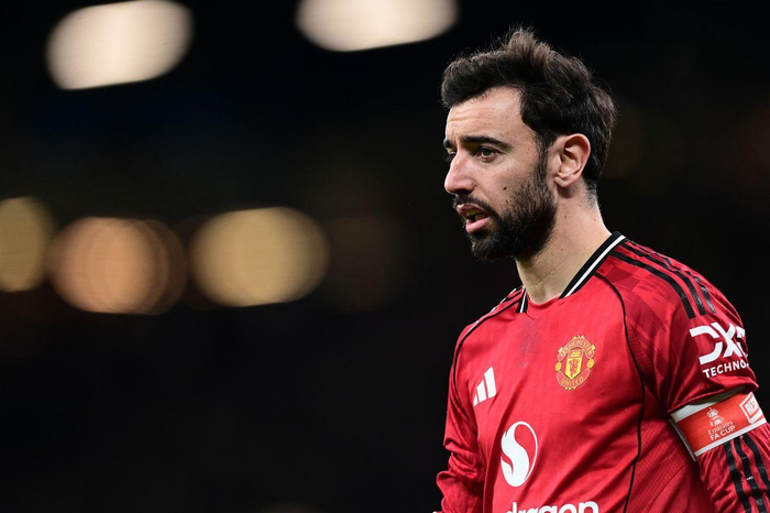 kaiyun-重磅！拜仁8600万镑报价曼联队长，红魔核心争夺战打响|B费|转会|拜仁报价|拜仁慕尼黑|布鲁诺·费尔南德斯_新浪体育_新浪新闻