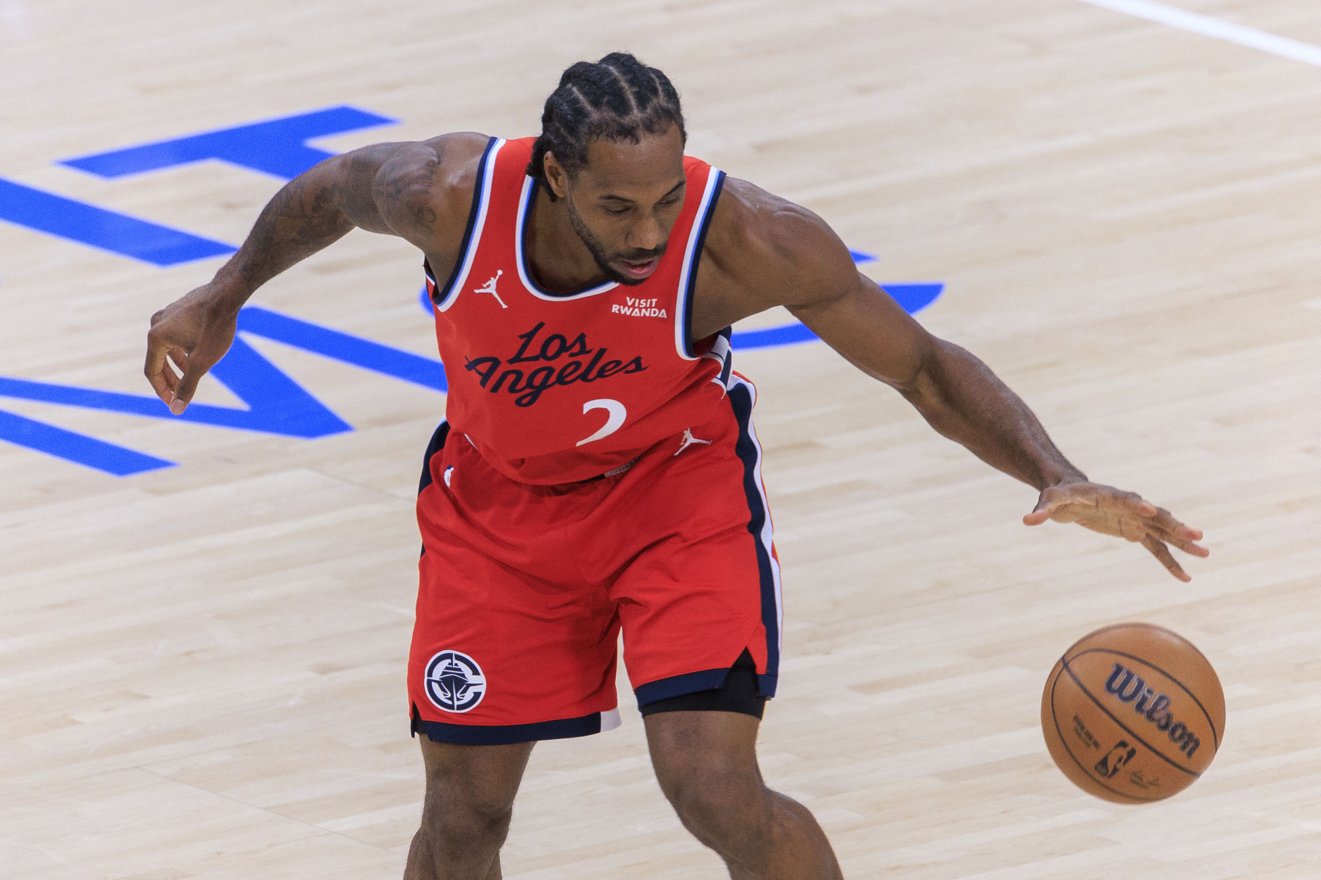 开云下载网址-记者：我一直反对过度吹捧伦纳德 但过去45天里他是联盟前8级别